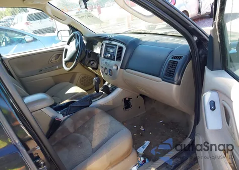 2005 Mazda Tribute S z USA, uszkodzony, nr VIN 4F2YZ04115KM60789